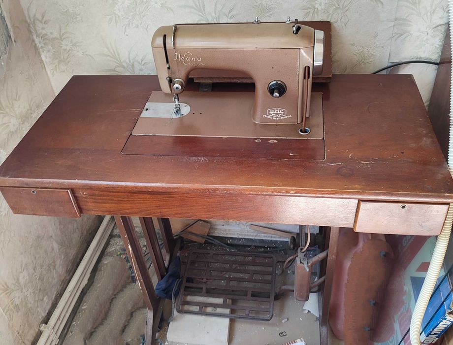 Mașina De Cusut ILEANA – VINTAGE – Funcțională – STARE FOARTE BUNĂ