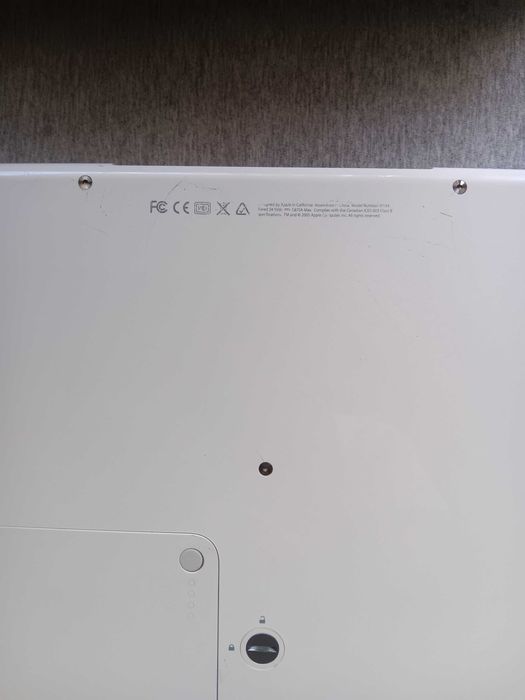 Лаптоп Apple Епъл
