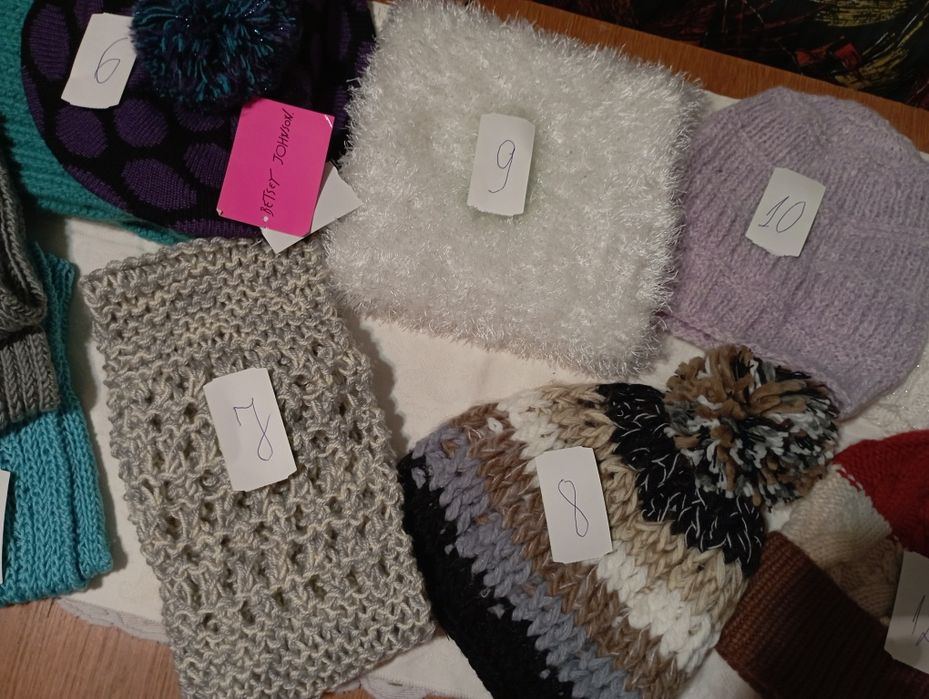 Ръчно плетени шапки и шалове