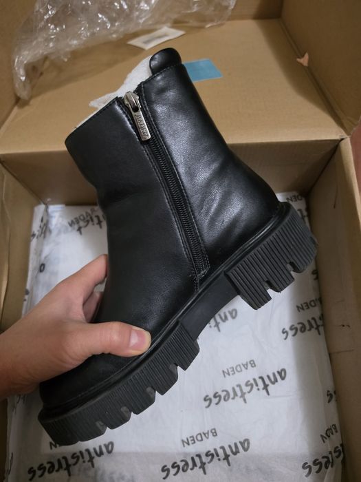 Продам осенние Ботинки