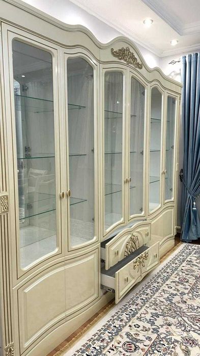 Продам горку для гостиной