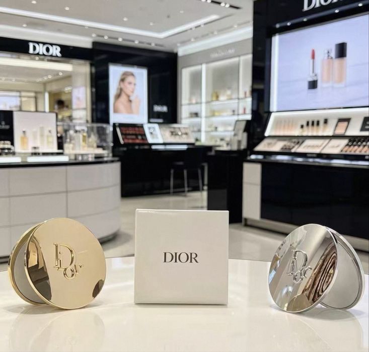 В наличии! Косметички Dior