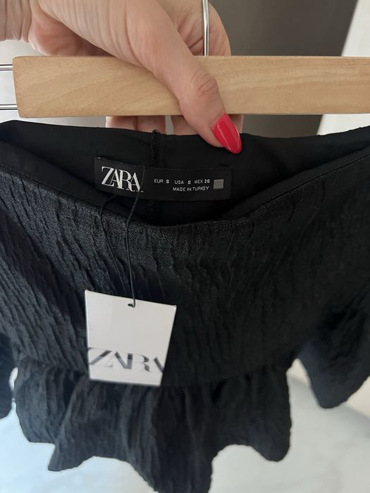 Ефектна къса пола Zara