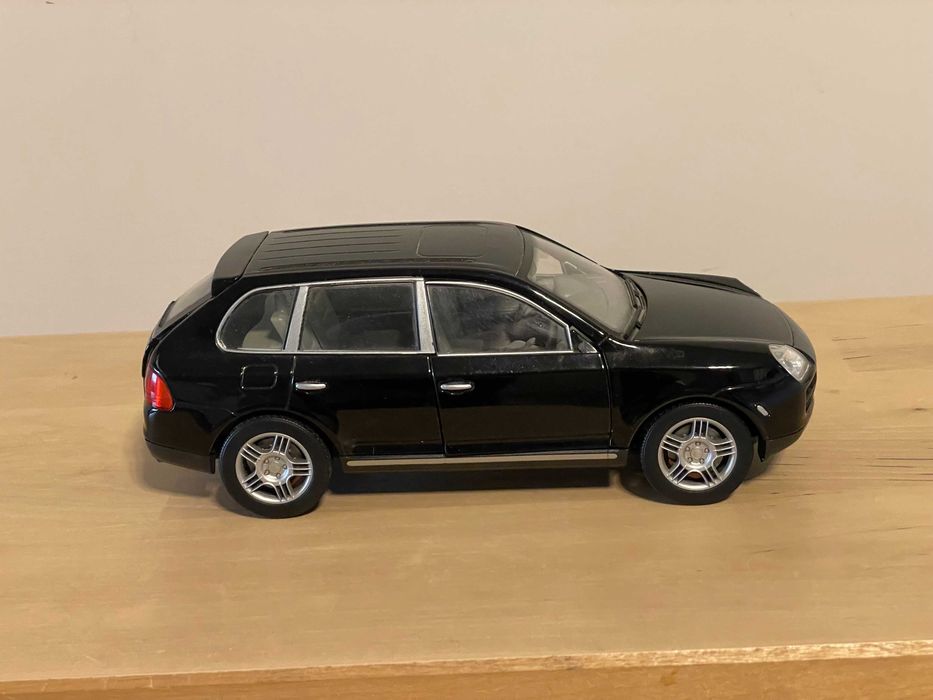 Количка Porsche Cayenne 1:24
