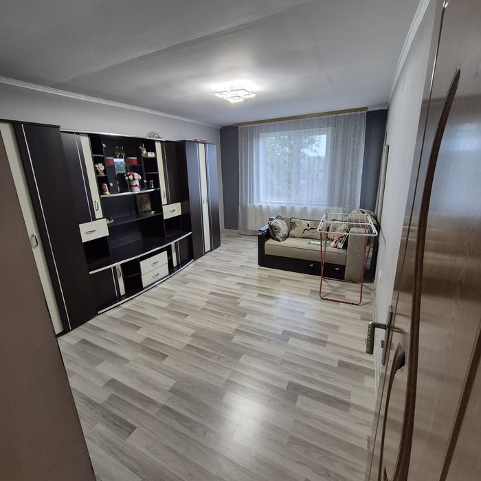 Vând apartament cu 3 camere