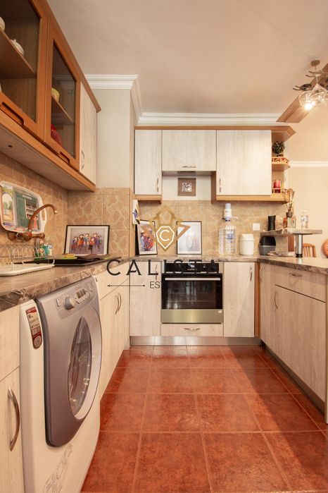 Дава се под наем Тристаен апартамент в София, Център - 110 кв.м за 1295.4 € - Снимка #2