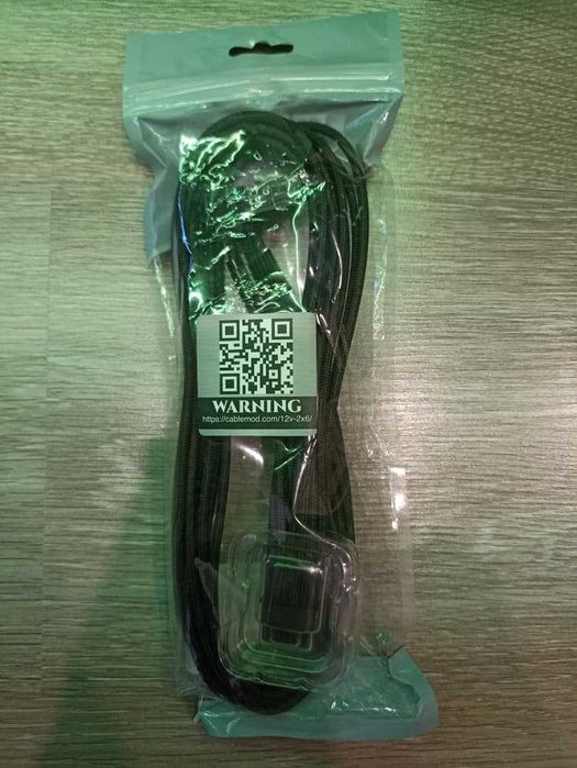 Продам угловой кабель для видеокарты CableMod Universal Pro