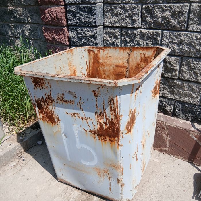 Мусорный контейнер