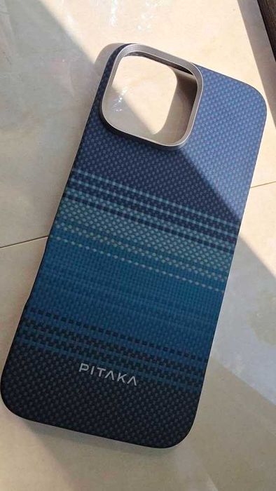 Husa Pitaka Moonrise iPhone 16 Pro Max. Ca noua!