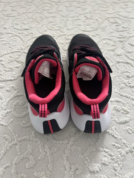 Маратонки Skechers  и Playful fast