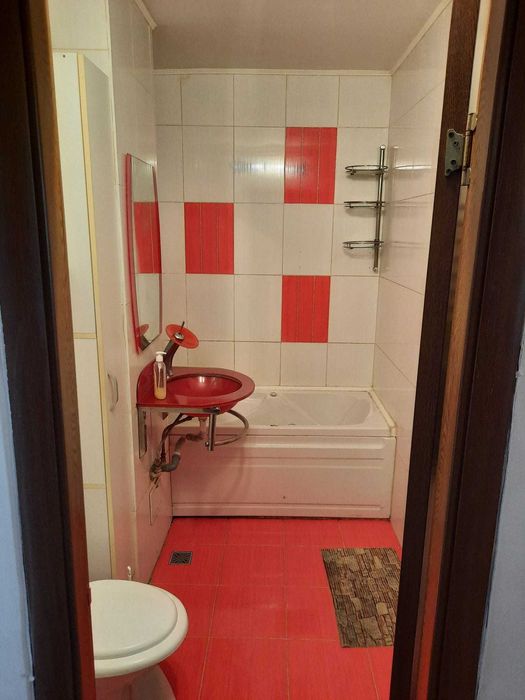 Inchiriez apartament 2 dormitoare si living cu bucatarie in Cantemir