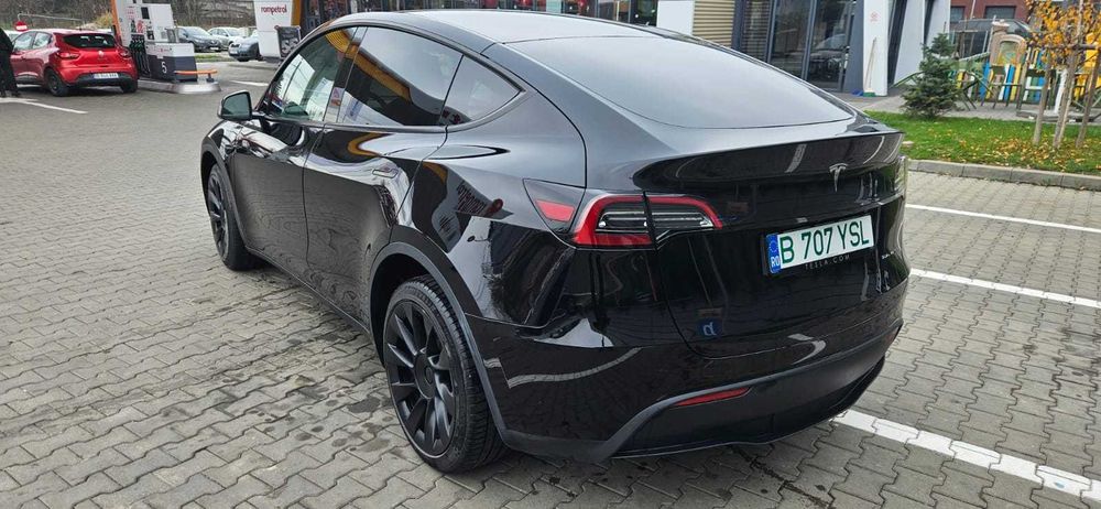 Tesla Model Y  2024 33,000km