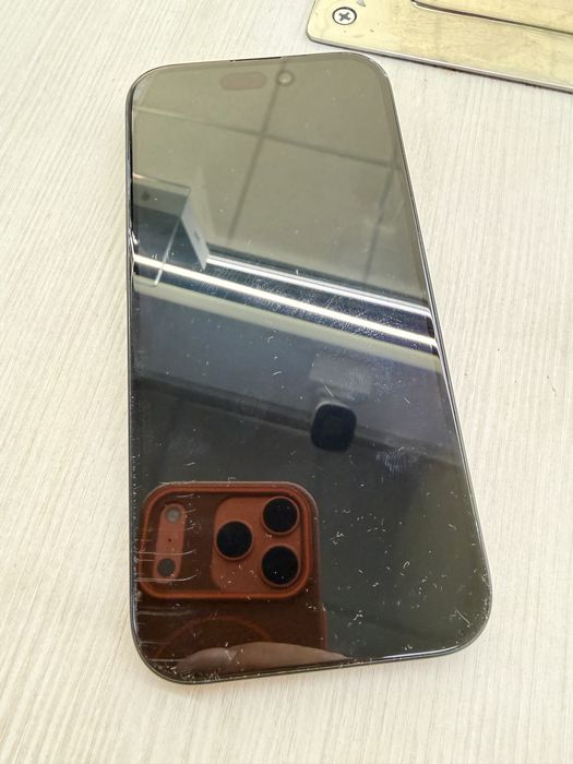 Vând iPhone 15, 128 GB, stare foarte bună de funcționare.