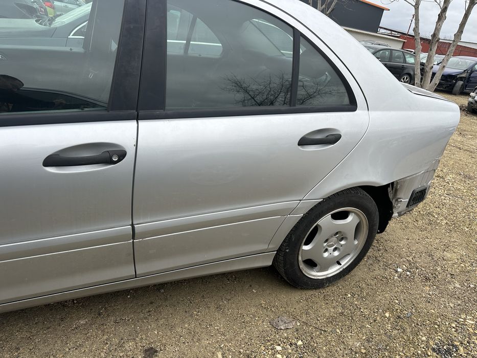 Врата задна лява за Мерцедес W203 седан!!! C classe седан!