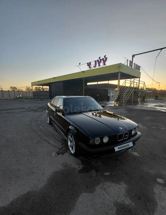 Продам срочно машину BMW525