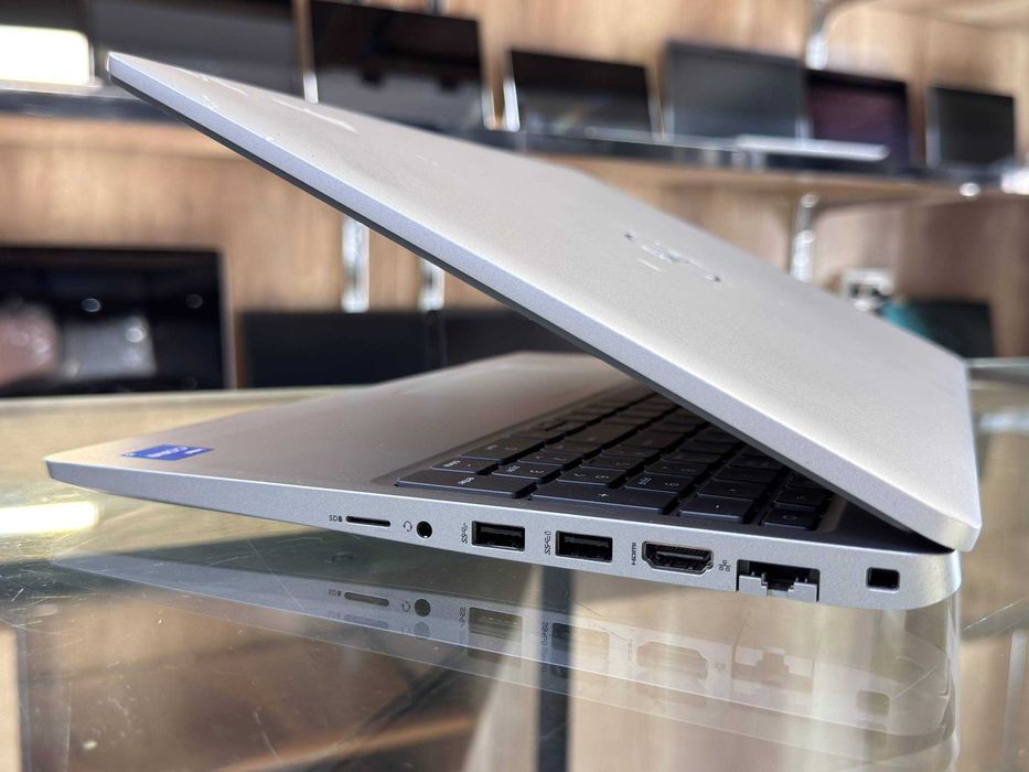 DELL Latitude 5520 Intel Core i5-1135G7 озу16гб 256ssd