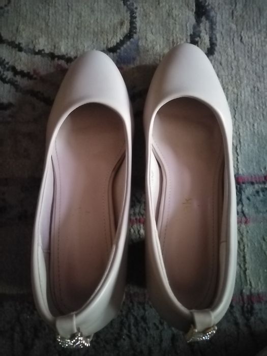 Женская обувь (туфли)