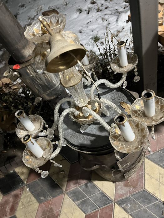 Продам две люстры