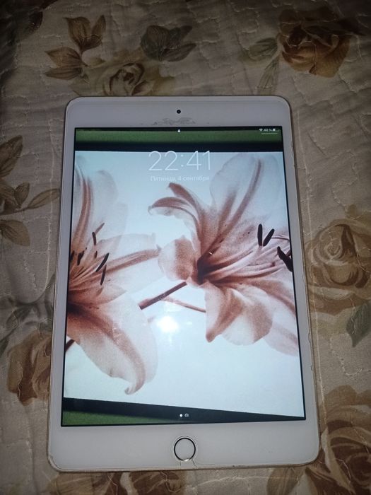 Продам iPad mini 4