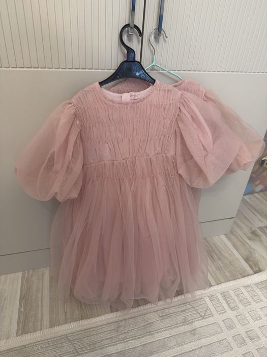 Продам детские платья (4–6 лет)