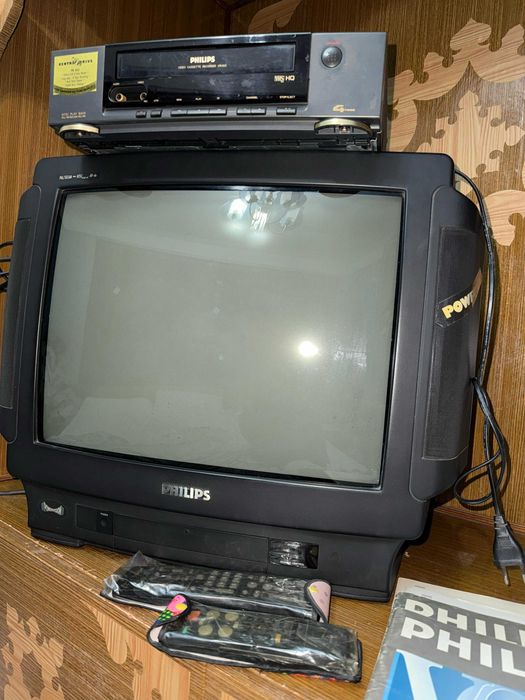 Продается б/у телевизор Roison и видеодвойка / телевизор Philips.