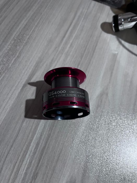 Продавам чисто нова макара QS4000