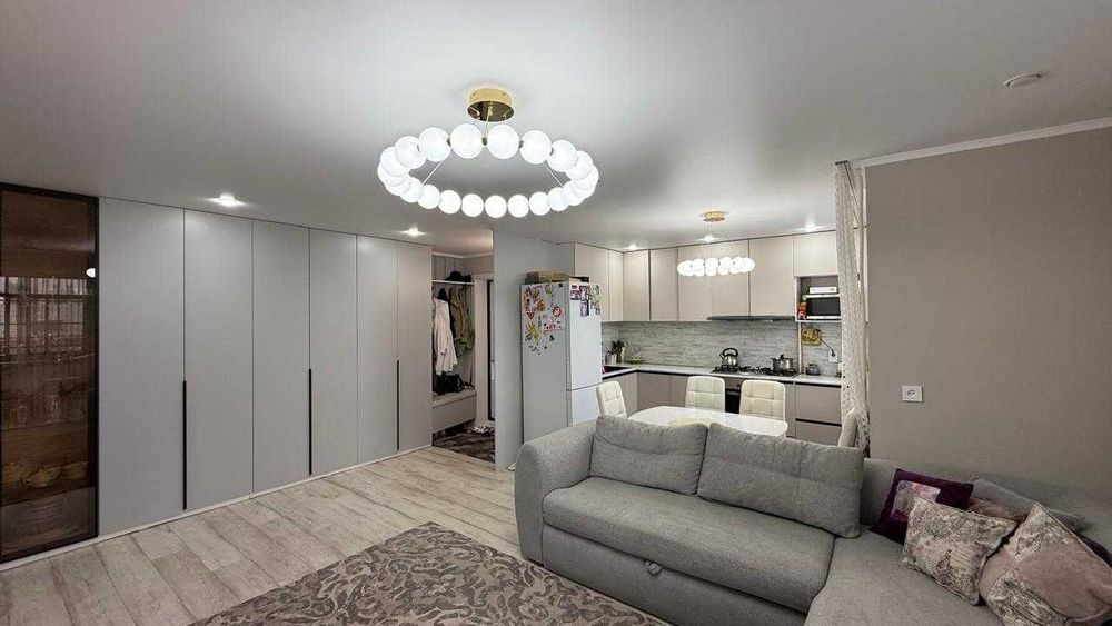 Продам 4 комнатную квартиру