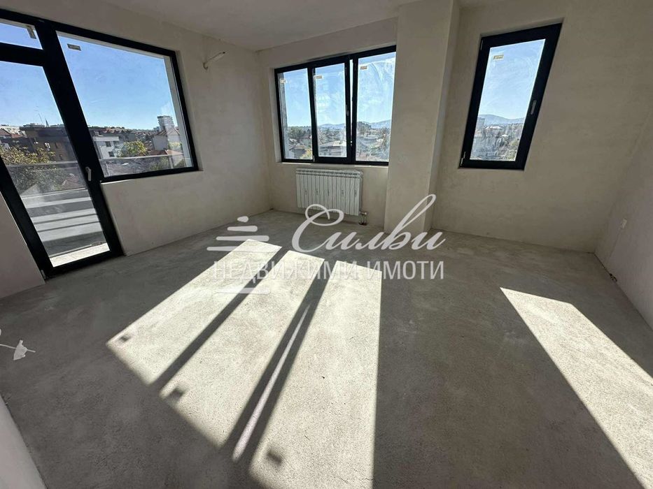 Тристаен апартамент в НОВОСТРОЯЩА СЕ жилищна сграда - кв.Център