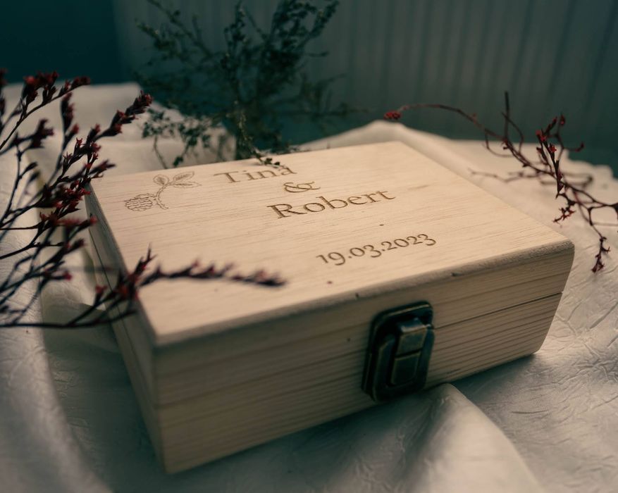 Cutie lemn gravata pentru depozitare poze nunta ,botez,18x15x6 cm