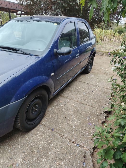 Vând Dacia Logan