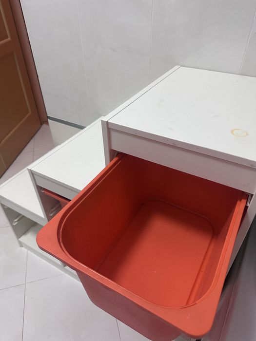 Комод с выдвижными ящиками