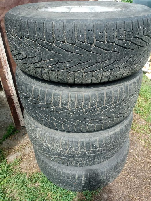 Продам 4 диска и баллоны на 17