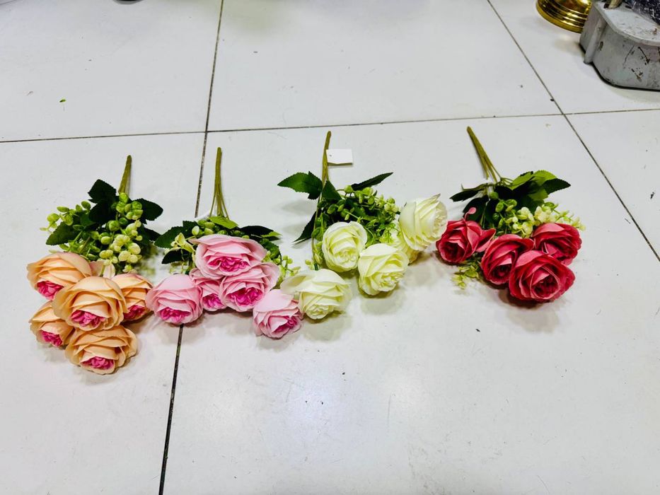 Suniy gulla lola va boshqa gullar