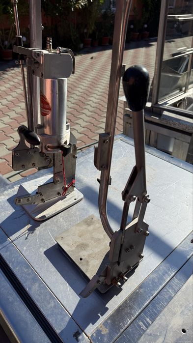 Clipsator pentru cutisin