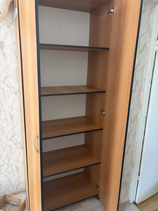 Продам шкаф с полками для вещей