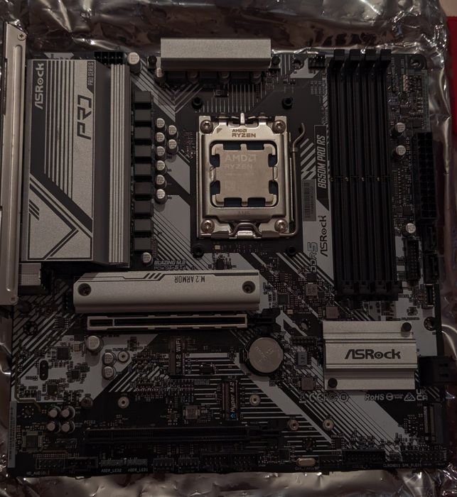 Мат плата Asrock pro rs b650m Am5 сокет и процессор ryzen 7 8700f oem