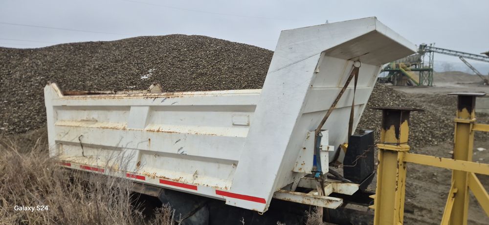 Vând bena basculabila iveco man