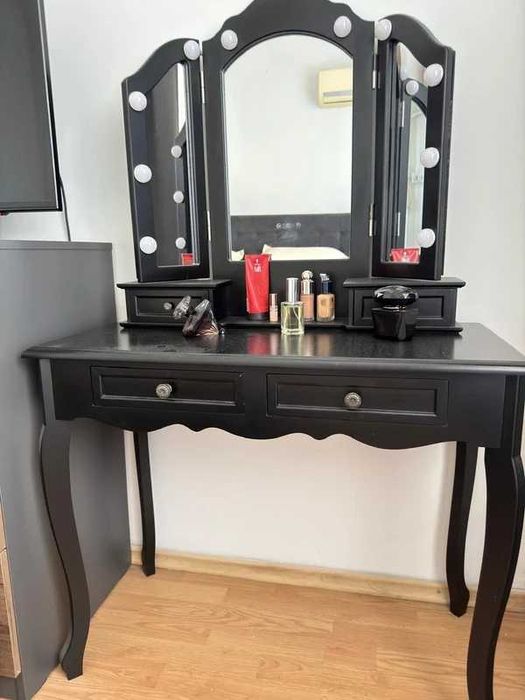 Masă make-up cu oglindă LED și 4 sertare – negru mat