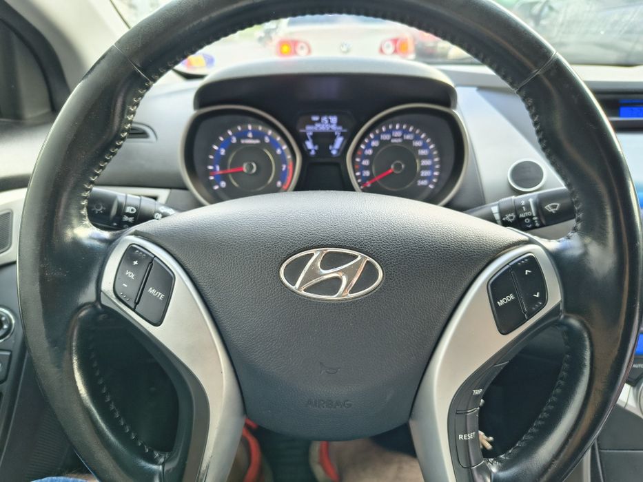 Hyundai Elantra 1.6 benzina