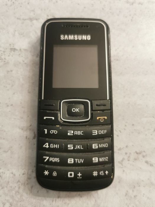 Nokia 5530,  и Samsung GT-E1050