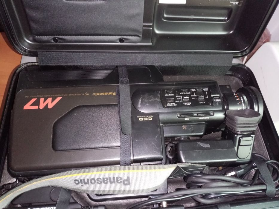 PANASONIC NV-M7EG VHS проф.камера пълен комплект с оригинален куфар