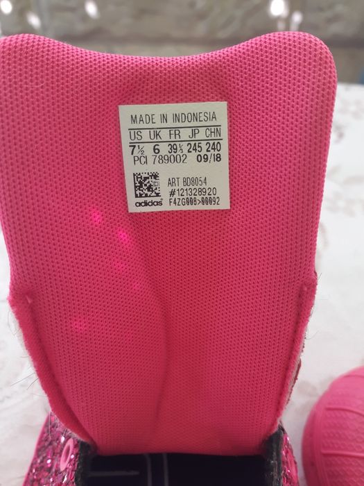 Уникални дамски кецове Adidas la marque aux 3 bandes