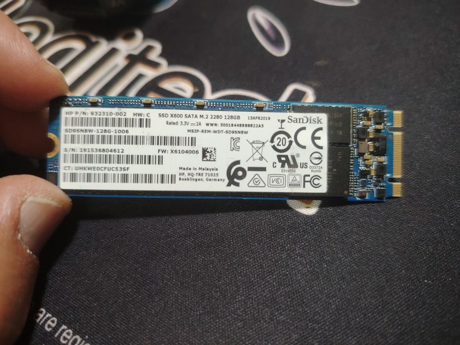 SanDisk ssd  128gb как новий