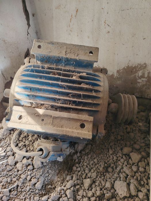 Elektr  asinxron dvigatel 3 fazali sotiladi