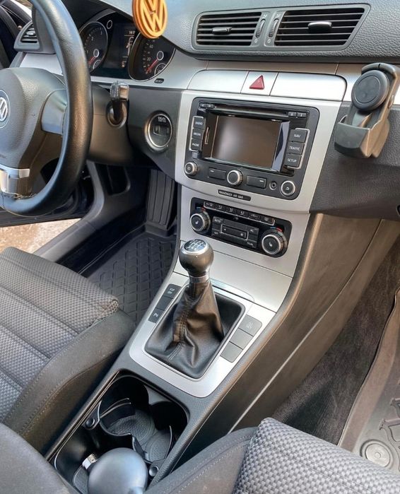 Vând Volkswagen Passat B6