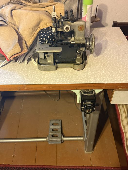 Продам швейную машинку