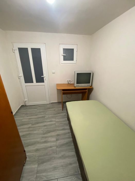 Inchiriez o camera la casa