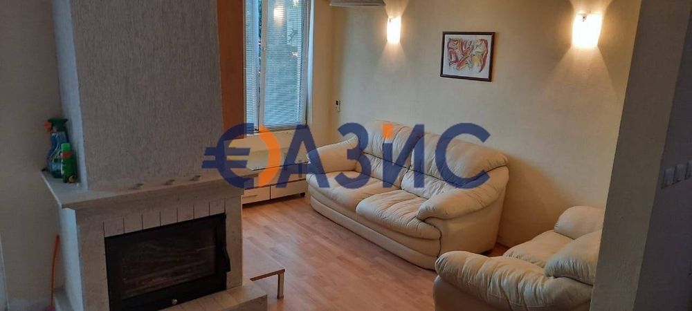 Осем двуетажни къщи в село Рогачево, Балчик, близо до Албена, площ на