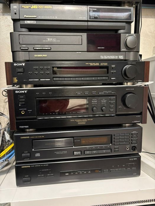 Vînd  aparatura audio