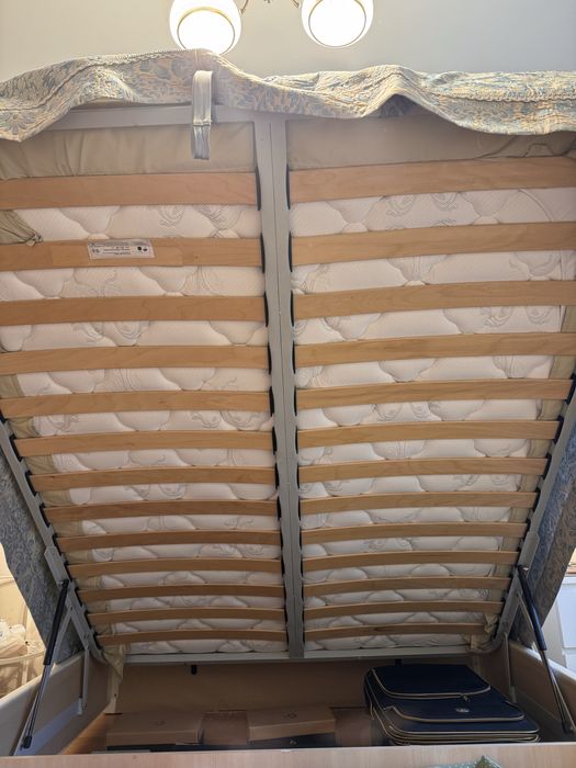 Двухспальная кровать